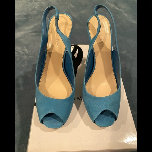 NINE WEST women velvet blue 4.5in stilettos heels/size 6 - Picture 2 of 10